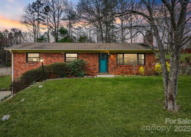 Property at 31 Vista Dr, Candler, NC 28715, 2 beds, 2 baths
