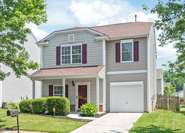 Property at 8618 Redding Glen Ave, Charlotte, NC 28216, 3 beds, 2.5 baths