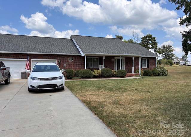 Property at 1310 N Piedmont Ave, Kings Mountain, NC 28086, 3 beds, 2.5 baths