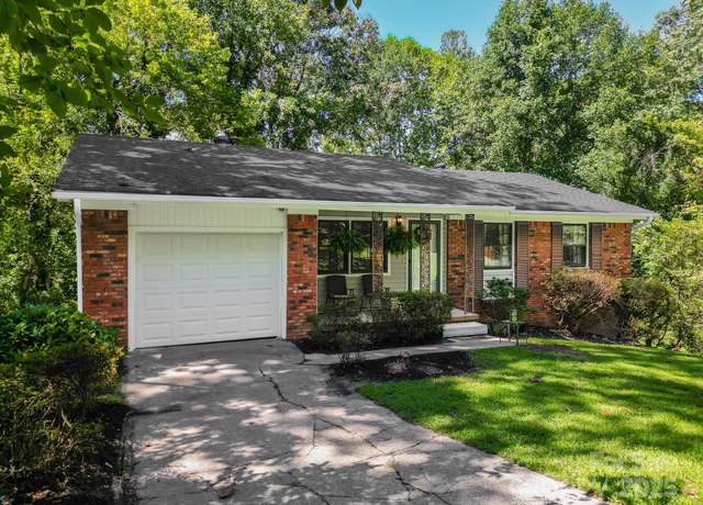 Property at 13 Botany View Ct, Asheville, NC 28805, 3 beds, 2 baths