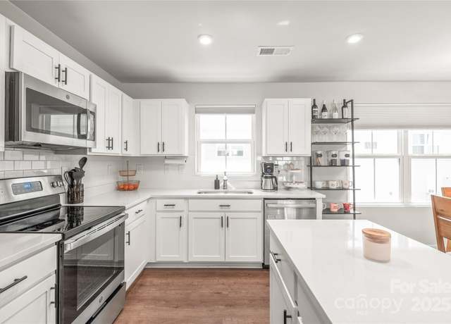 Property at 5023 Daybell St, Charlotte, NC 28214, 3 beds, 2.5 baths