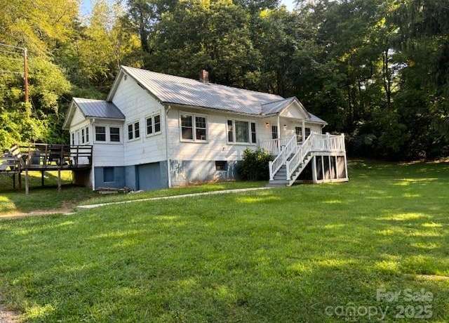 Property at 2295 Skyland Dr, Sylva, NC 28779, 2 beds, 1.5 baths