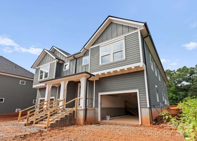 Property at 2522 Elkwood Cir, Charlotte, NC 28205, 3 beds, 2.5 baths