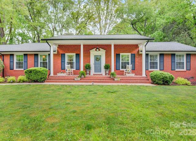 Property at 722 12th Ave NW, Hickory, NC 28601, 4 beds, 2.5 baths