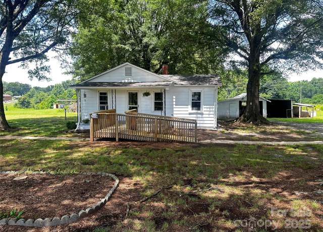 Property at 135 Hendren Ln, Hiddenite, NC 28636, 2 beds, 1 bath