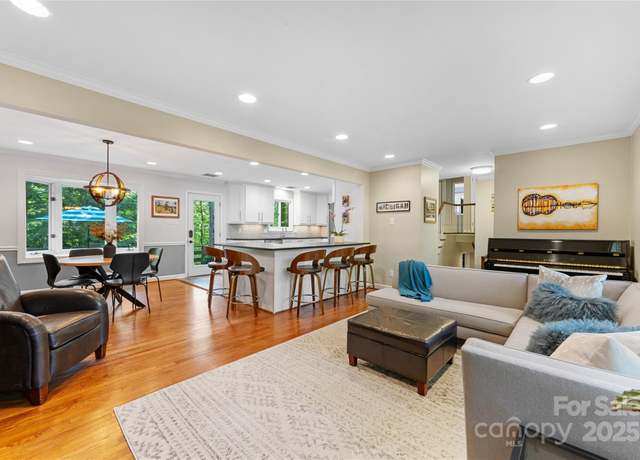 Property at 3329 Winnipeg Cir, Charlotte, NC 28210, 4 beds, 2.5 baths
