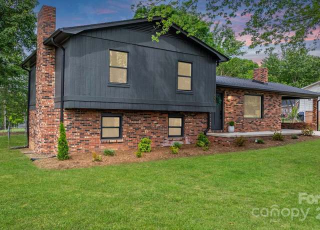 Property at 606 Hillcrest St, Hudson, NC 28638, 3 beds, 2 baths