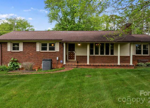 Property at 1 Ola Dr, Candler, NC 28715, 8 beds, 4.5 baths
