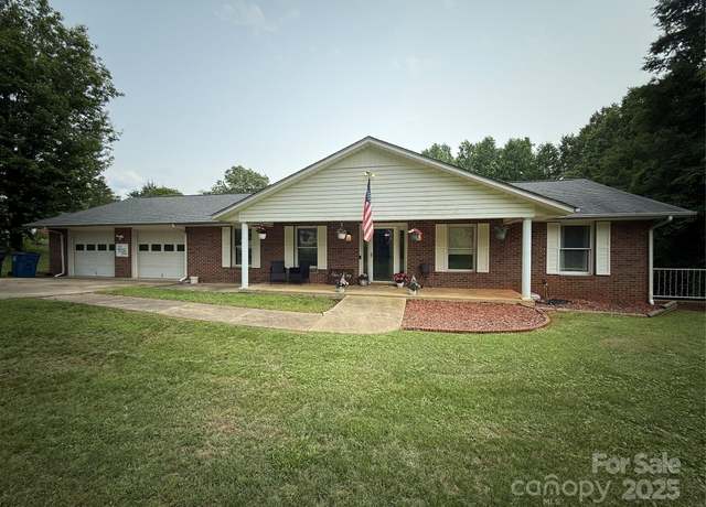 Property at 117 Lincoln Village Dr, Statesville, NC 28677, 3 beds, 2 baths