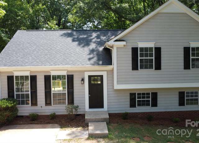 Property at 3140 Periwinkle Ct, Charlotte, NC 28269, 4 beds, 3 baths