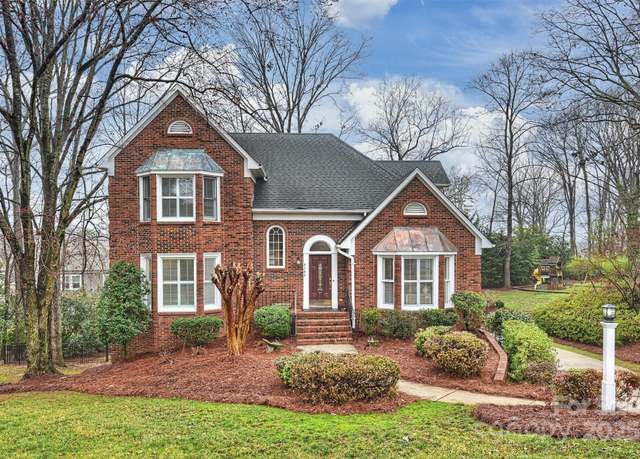 Property at 8000 Greencastle Dr, Charlotte, NC 28210, 4 beds, 3.5 baths