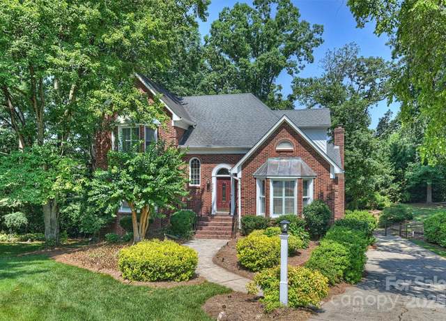 Property at 8000 Greencastle Dr, Charlotte, NC 28210, 4 beds, 3.5 baths