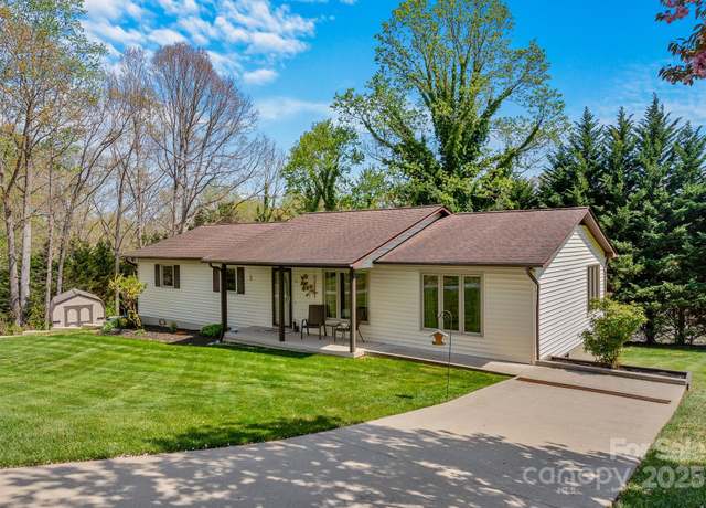 Property at 40 Singing Pines Dr, Candler, NC 28715, 3 beds, 2 baths