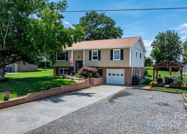Property at 3651 16th St NE, Hickory, NC 28601, 4 beds, 3 baths