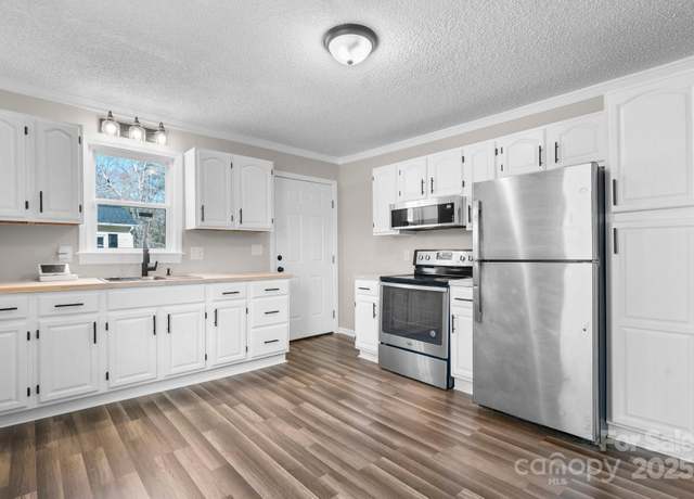 Property at 3992 / 3996 Dug Hill Rd, Lenoir, NC 28645, 4 beds, 2 baths