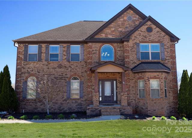 Property at 148 Harbrooke Cir, Greer, SC 29651, 5 beds, 3.5 baths