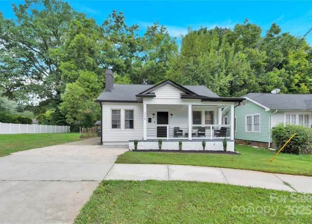 Property at 319 N Hoskins Rd, Charlotte, NC 28216, 4 beds, 2 baths