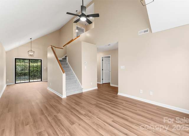 Property at 1635 20th Avenue Ct NE, Hickory, NC 28601, 3 beds, 2 baths