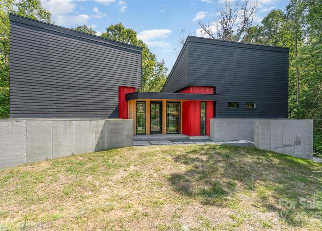 Property at 386 Squirrel Ln, Lake Wylie, SC 29710, 3 beds, 3.5 baths
