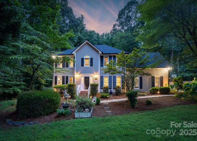 Property at 2134 Wedgewood Dr, Matthews, NC 28104, 3 beds, 2.5 baths