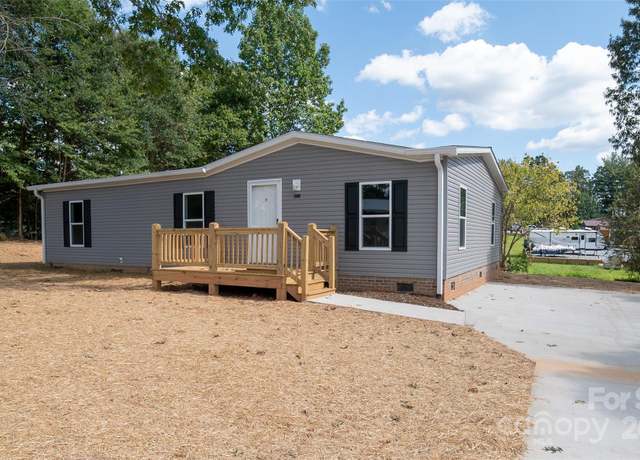 Property at 1909 Parkwood Dr, Lenoir, NC 28645, 3 beds, 2 baths