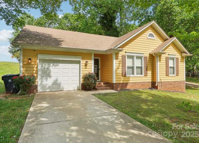 Property at 11701 Brockley Ct, Charlotte, NC 28215, 3 beds, 2 baths