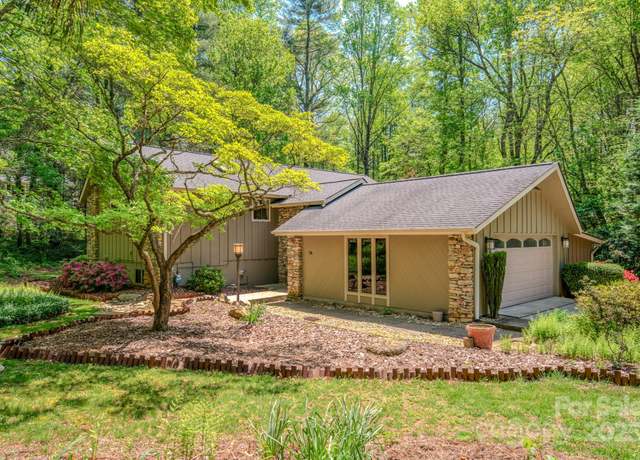 Property at 138 Woodhaven Dr, Hendersonville, NC 28739, 3 beds, 2.5 baths