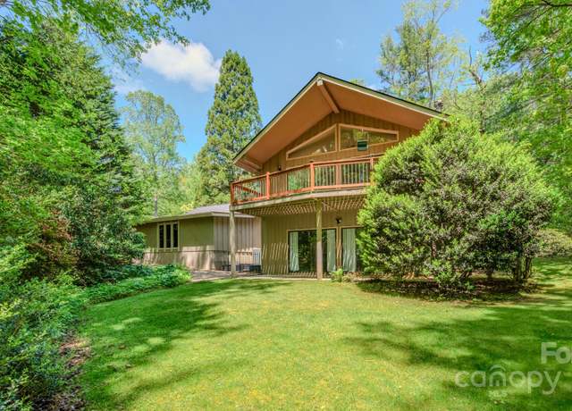Property at 138 Woodhaven Dr, Hendersonville, NC 28739, 3 beds, 2.5 baths