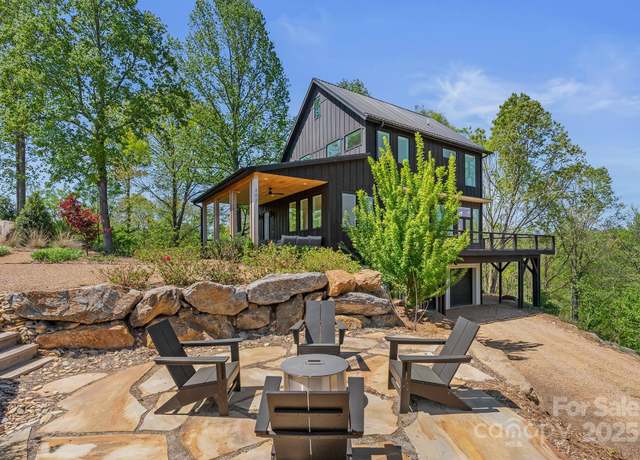 Property at 302 Broad Vista Ln, Asheville, NC 28804, 4 beds, 3.5 baths