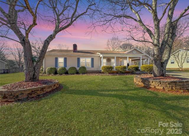 Property at 2316 Woodfield Cir, Gastonia, NC 28056, 3 beds, 2 baths