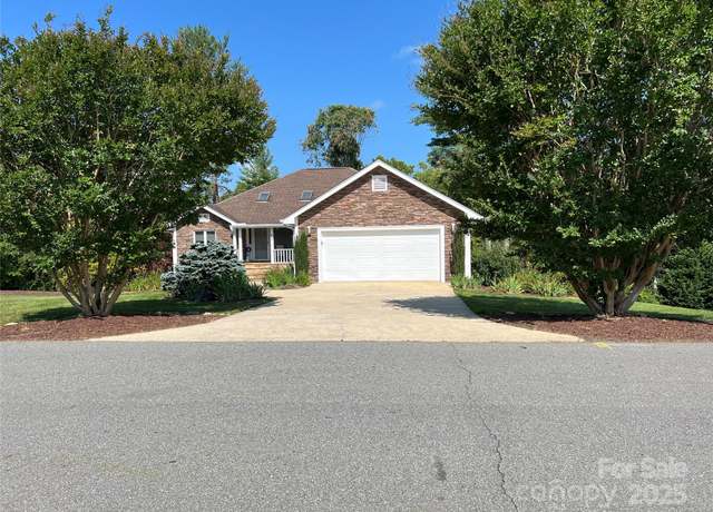 Property at 85 Hillcrest Dr, Weaverville, NC 28787, 4 beds, 3.5 baths