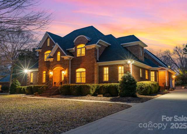 Property at 4421 Windwood Cir, Charlotte, NC 28226, 4 beds, 4.5 baths