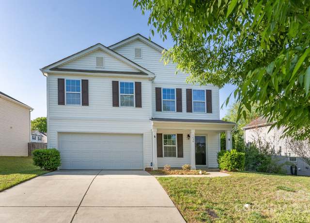 Property at 1430 Eastway Dr, Dallas, NC 28034, 3 beds, 2.5 baths