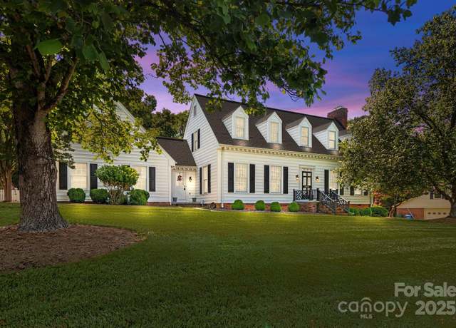 Property at 1214 Pineview St, Albemarle, NC 28001, 3 beds, 2.5 baths