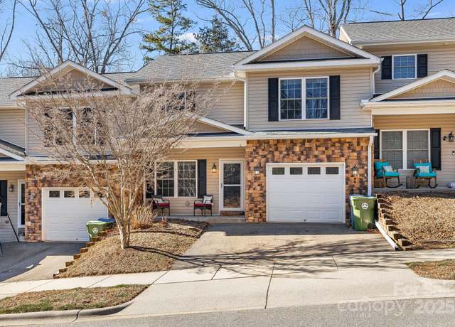 Property at 52 Kirby Rd, Asheville, NC 28806, 3 beds, 3.5 baths