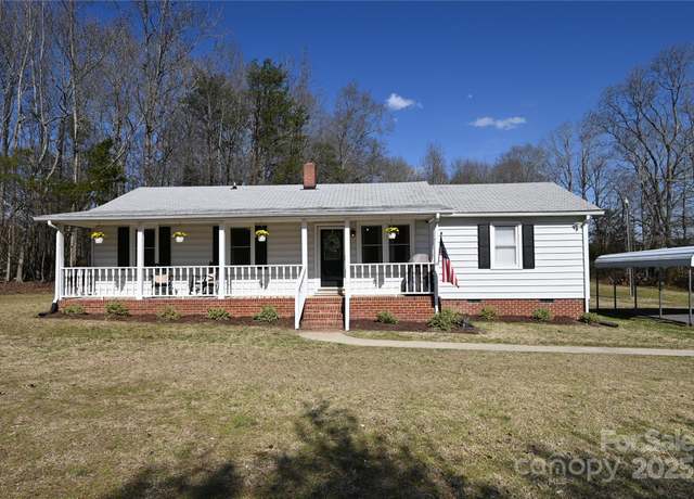 Property at 1020 Saint Paul Church Rd, Clover, SC 29710, 3 beds, 2.5 baths