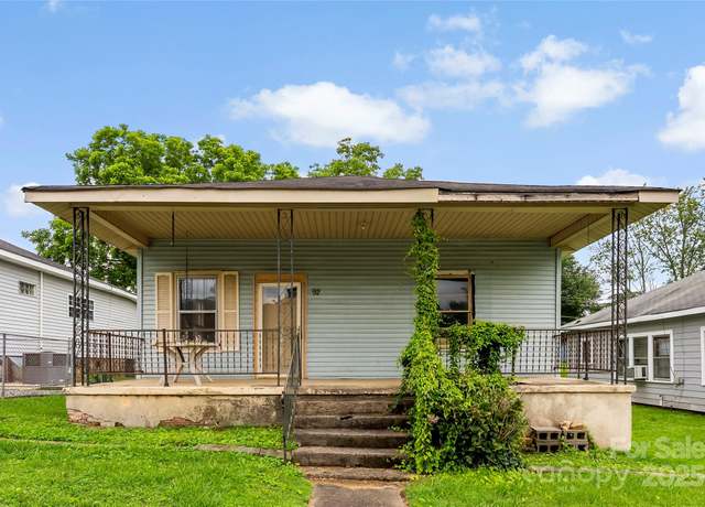 Property at 92 E Spencer Ave, Gastonia, NC 28054, 2 beds, 1.5 baths