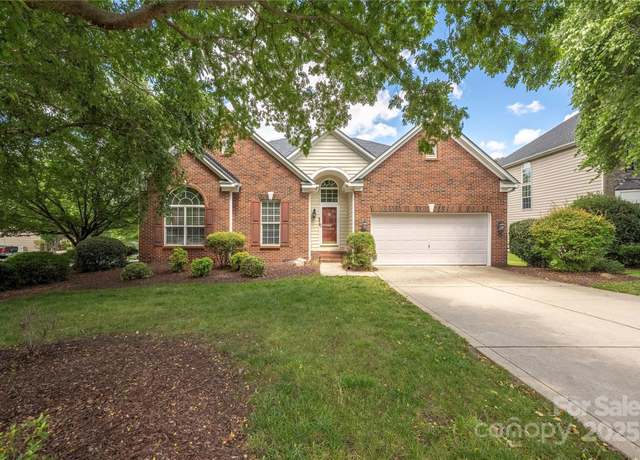 Property at 14103 Hiawatha Ct, Huntersville, NC 28078, 4 beds, 2 baths