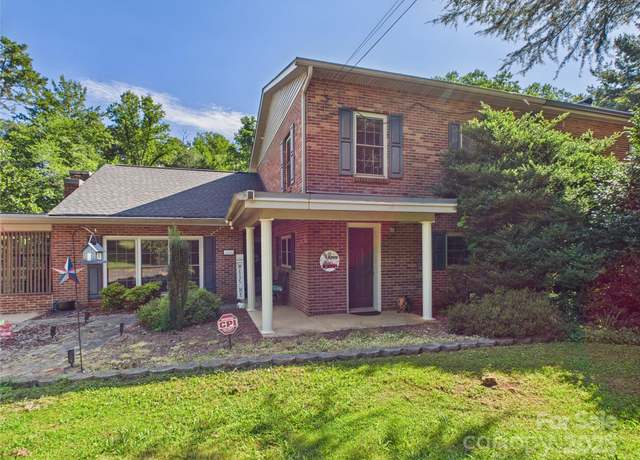 Property at 112 30th Ave NW, Hickory, NC 28601, 3 beds, 3 baths