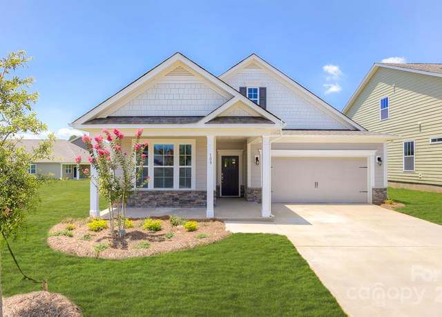 Property at 25 Fox Cove Rd, Hendersonville, NC 28792, 3 beds, 2 baths