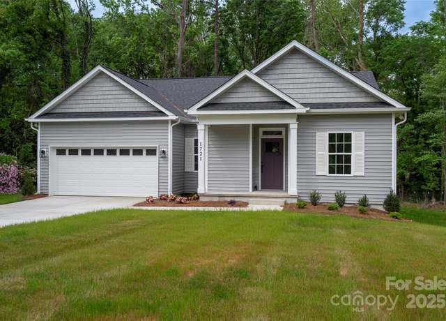 Property at 1721 Balfour Ln, Charlotte, NC 28216, 3 beds, 2 baths