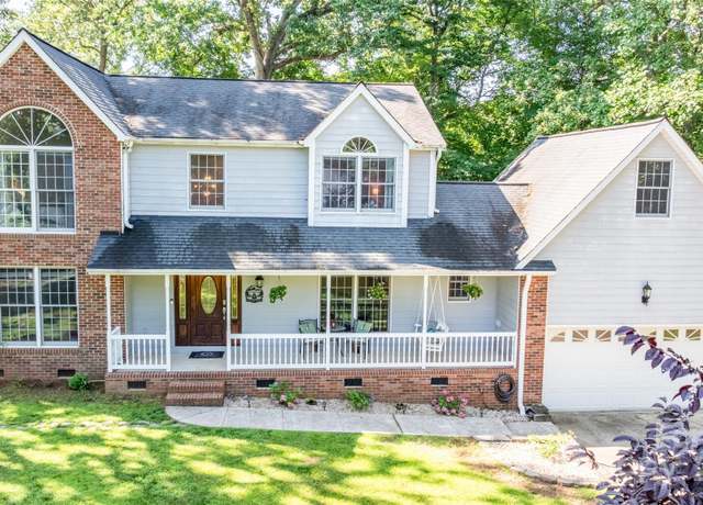 Property at 110 Club Dr, Mooresville, NC 28115, 4 beds, 2.5 baths