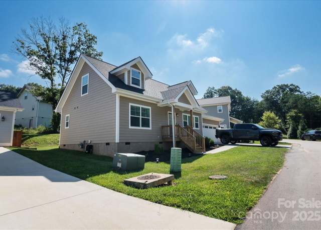 Property at 58 Greenwood Fields Dr, Asheville, NC 28804, 3 beds, 2.5 baths