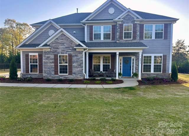 Property at 8011 Caliterra Dr, Charlotte, NC 28227, 4 beds, 2.5 baths