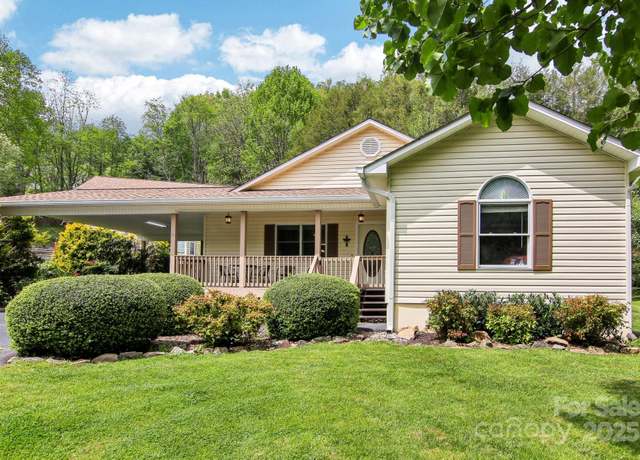 Property at 53 Garden Ct, Maggie Valley, NC 28751, 3 beds, 2 baths