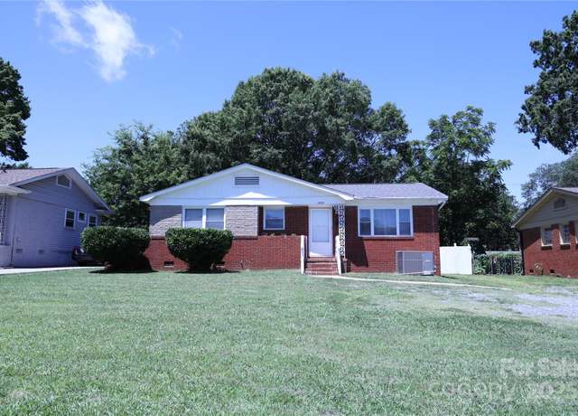 Property at 1926 Eastway Dr, Charlotte, NC 28205, 3 beds, 1.5 baths