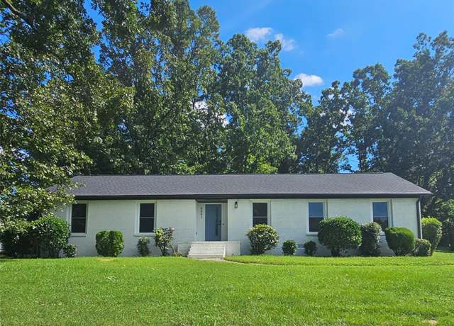 Property at 6641 Pawnee Dr, Charlotte, NC 28214, 3 beds, 2 baths