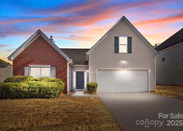 Property at 5720 Parkstone Dr, Matthews, NC 28104, 4 beds, 3 baths