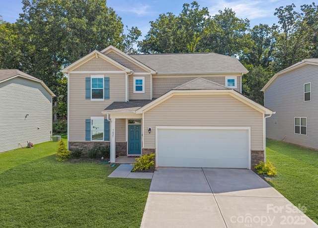 Property at 7027 Maple Run Cir, Charlotte, NC 28215, 5 beds, 3 baths