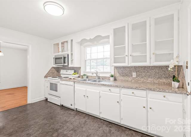 Property at 1320 Hartford Ave, Charlotte, NC 28209, 3 beds, 1 bath
